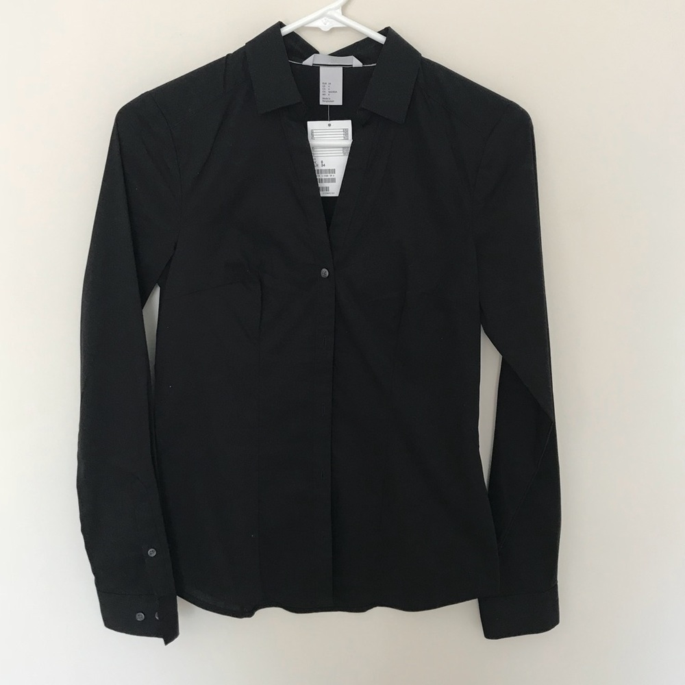 Black H&M button down v-neck Size US 4 NWT